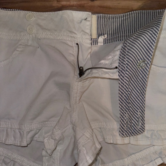 CI Sono by Cavalina Women's White Shorts Ruffle Leg 3 Button Sz Med - Picture 8 of 10
